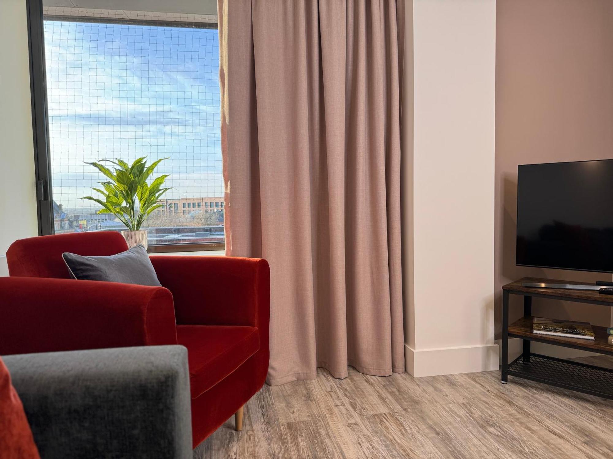 Elegant One Bedroom Apartment Swindon Bagian luar foto