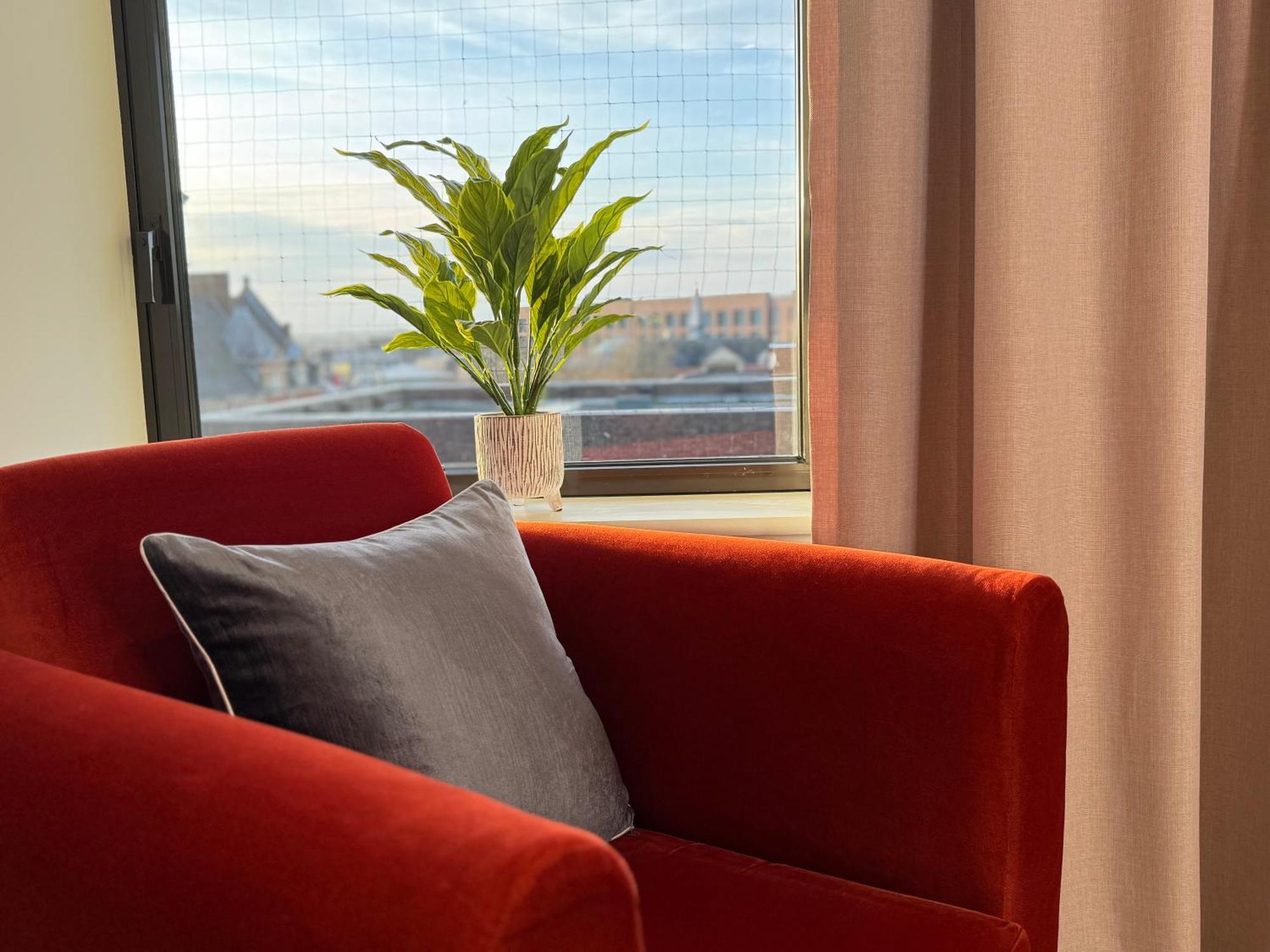 Elegant One Bedroom Apartment Swindon Bagian luar foto