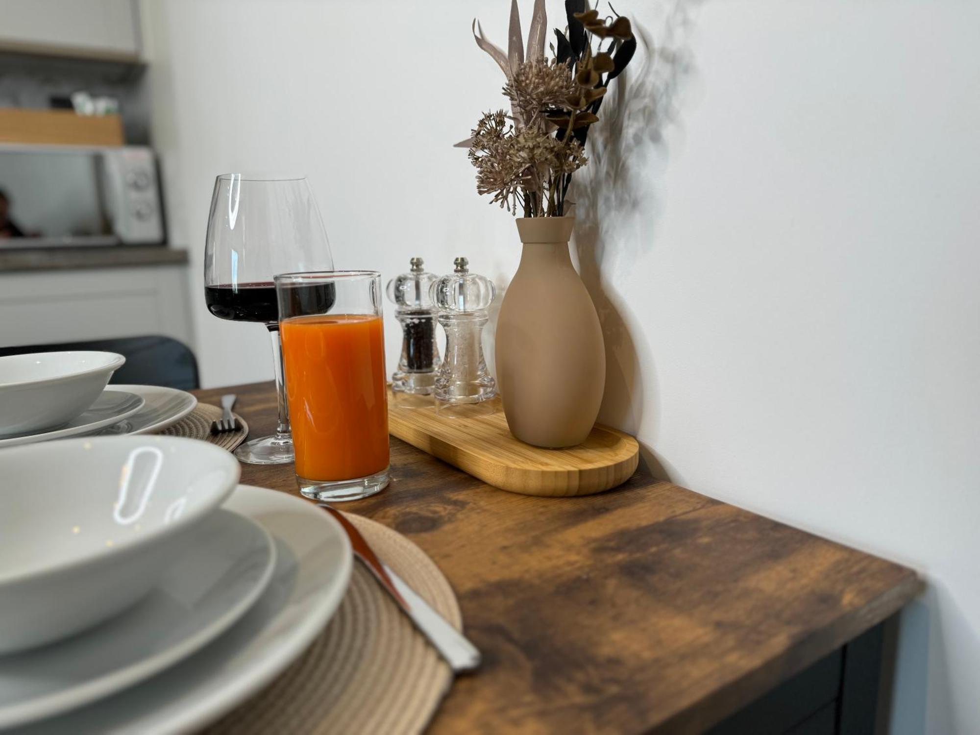 Elegant One Bedroom Apartment Swindon Bagian luar foto