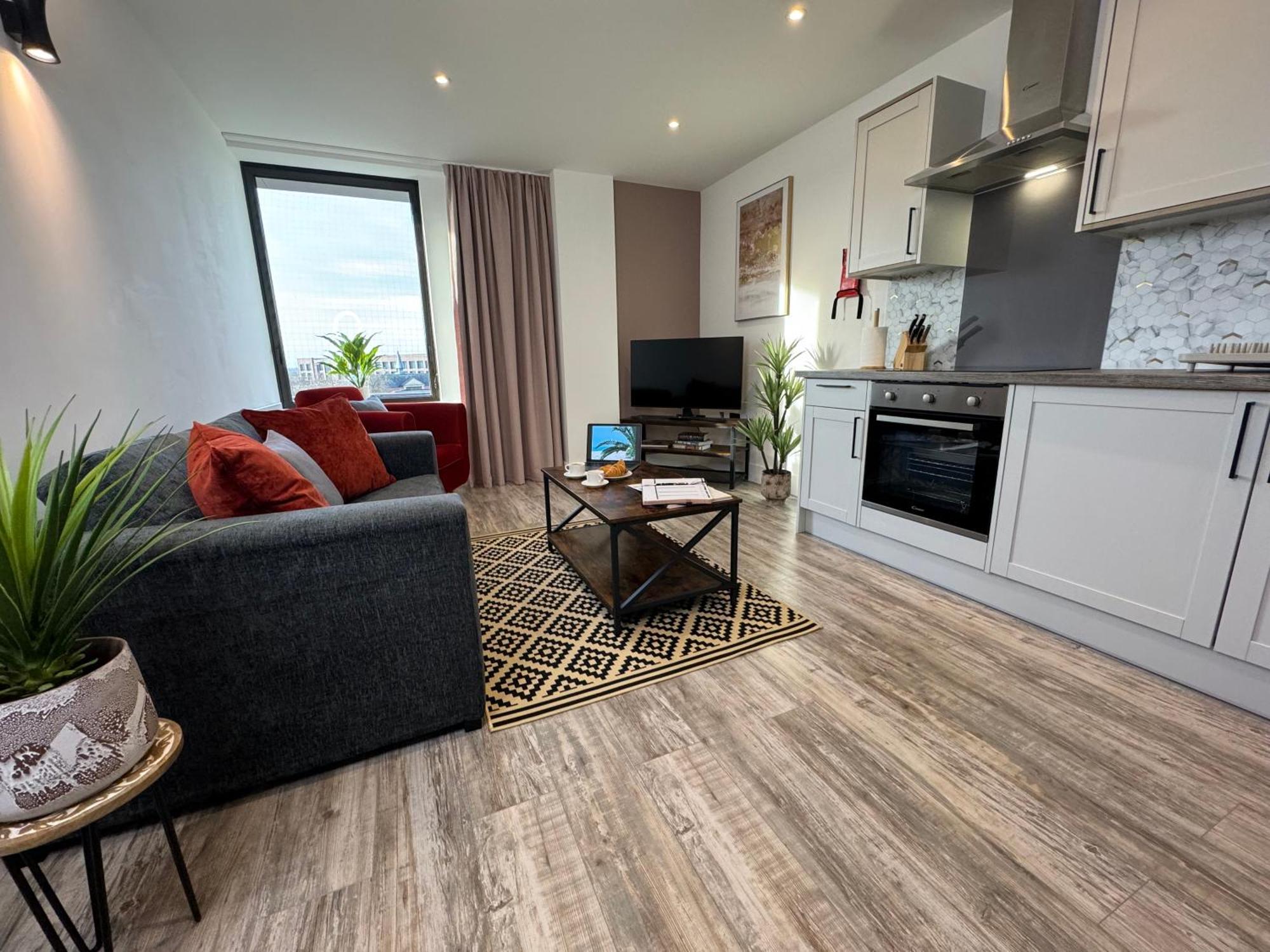Elegant One Bedroom Apartment Swindon Bagian luar foto