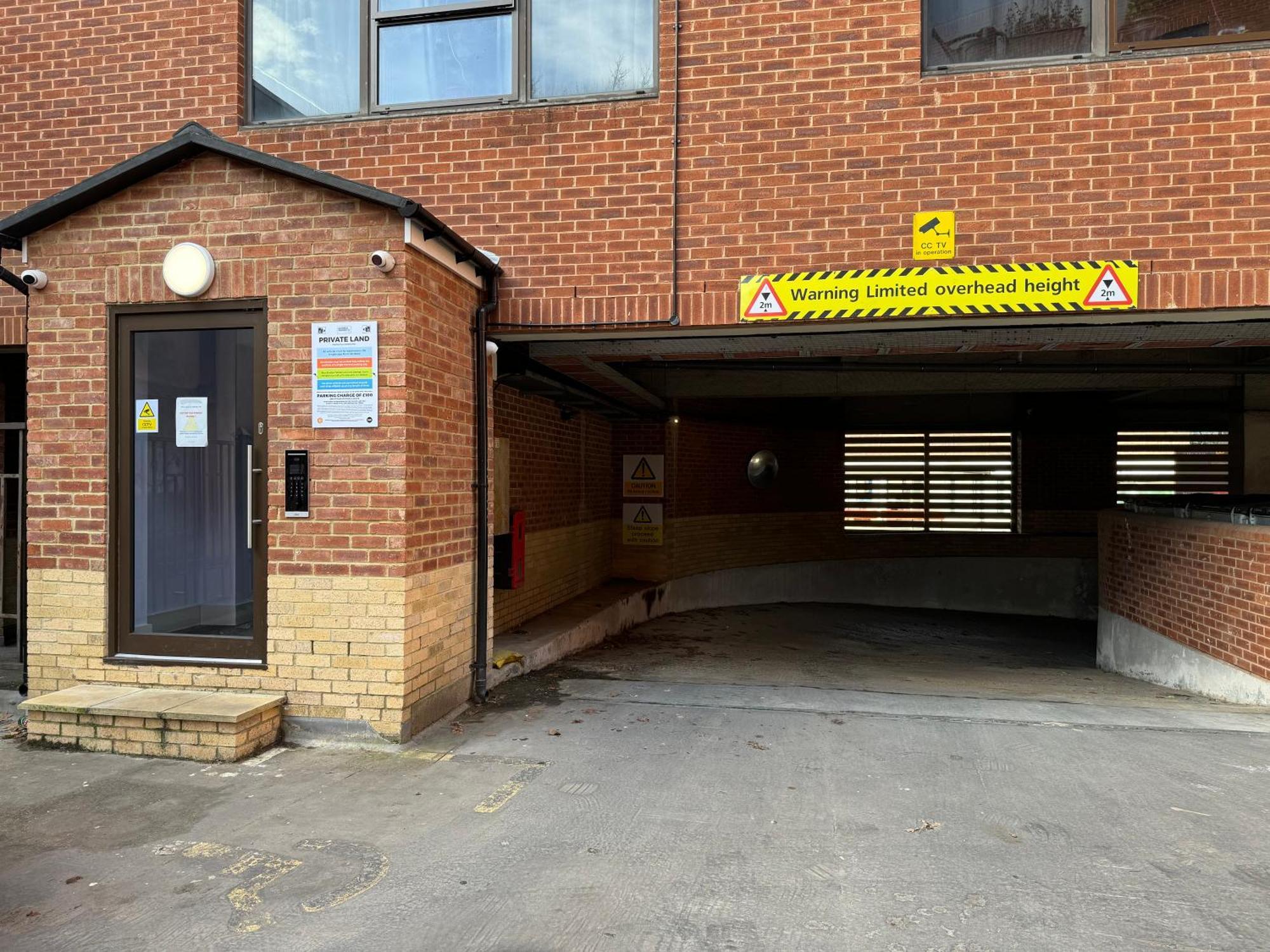 Elegant One Bedroom Apartment Swindon Bagian luar foto